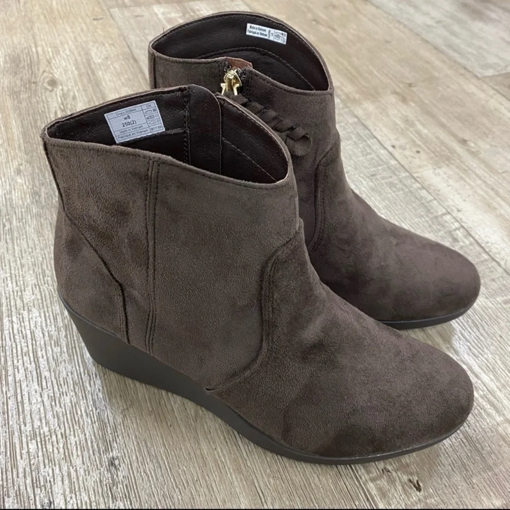 Crocs Leigh Wedge Bootie
